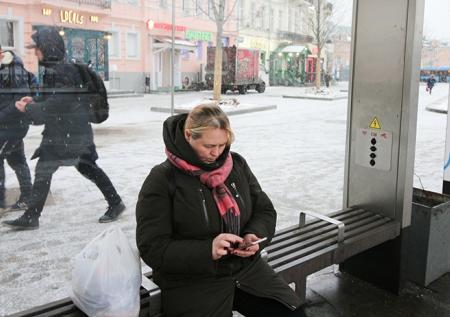 Москвичи в поисках интернета выходят из-за компьютеров