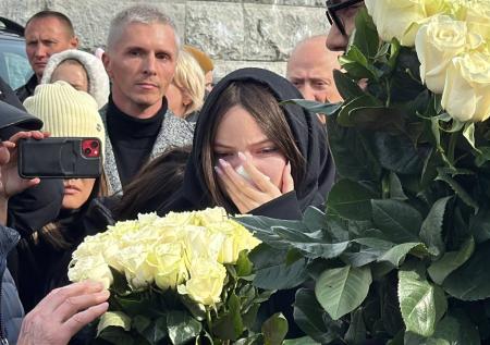 Внучка Бедроса Киркорова не сдержала слез у его гроба