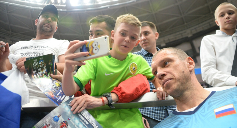 Автограф-сессия в исполнении Александра Филимонова