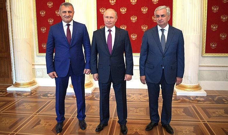Владимир Путин на встрече с Раулем Хаджимбой и Анатолием Бибиловым
