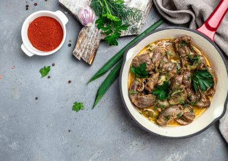 Как приготовить куриные желудки: режем, жарим, тушим