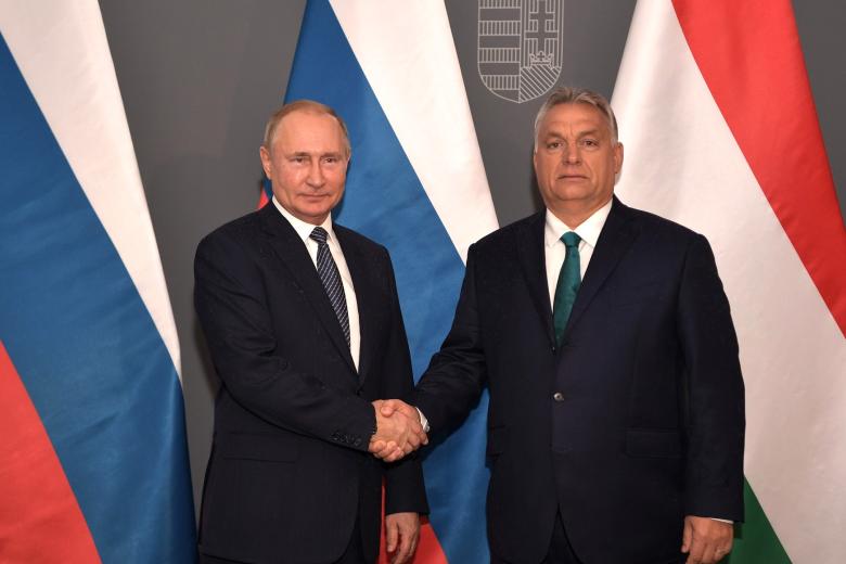Президент России Владимир Путин (слева) и премьер-министр Венгрии Виктор Орбан во время встречи