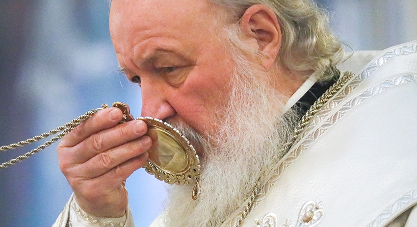 Патриарх Московский и всея Руси Кирилл во время Божественной литургии в праздник Крещения Господня в Богоявленском кафедральном соборе