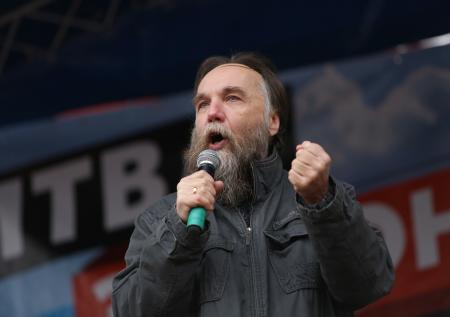 «Ахинея в голове»: Дугин ответил Казарновской про цифровизацию и биороботов