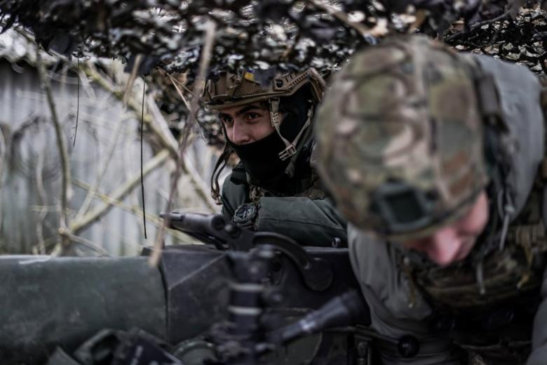 Военнослужащие вооруженных сил Украины в зоне боевых действий