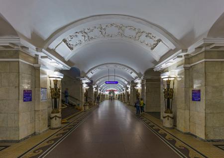 В Петербурге закрыли несколько станций метро из-за бесхозного предмета