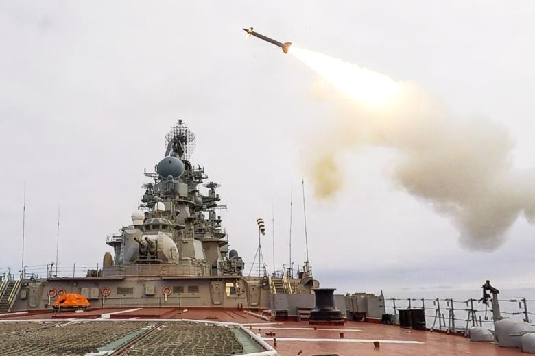 Запуск ракеты «Кинжал» на тяжёлом атомном ракетном крейсере «Пётр Великий»