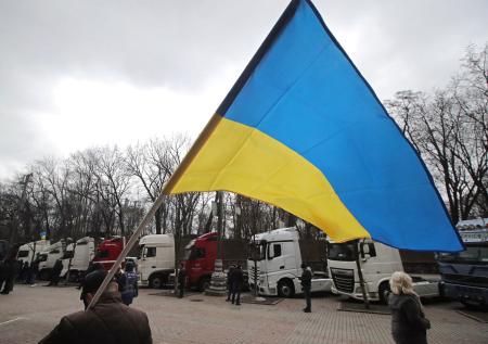 На Украине разбили мемориальные доски погибшим в Донбассе