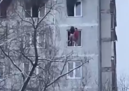 В Москве разыскивают мужчину, спасшего девушку из горящей квартиры