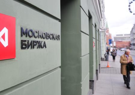 Юань пошел в массы: биржа предлагает поиграть на курсах валют