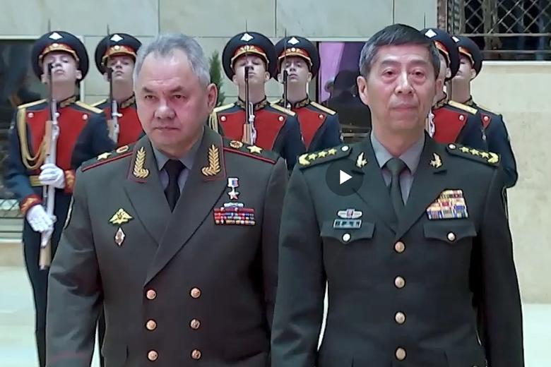 Министр обороны РФ Сергей Шойгу с коллегой из Китая Ли Шанфу