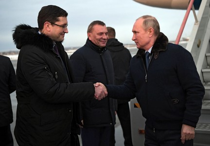 Путин прилетел в Саров