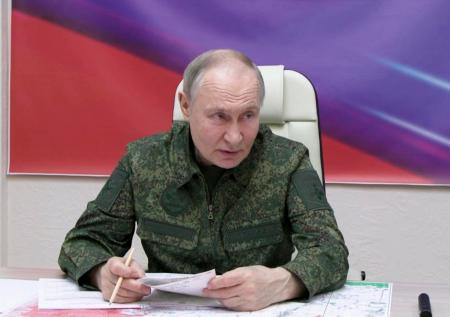 В Сети появились кадры с Путиным в военной форме