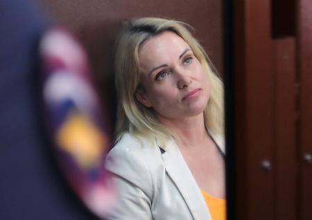 Овсянникову отправили под домашний арест по делу о фейках