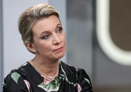 Захарова вспомнила басню Крылова, говоря о двух версиях взрывов во Врбетице