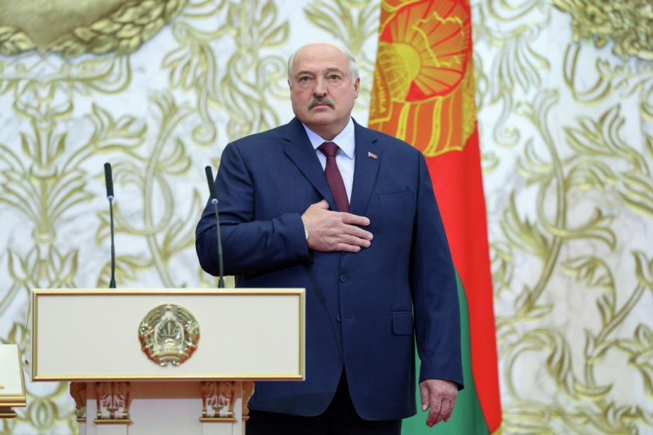 Избранный президент Белоруссии Александр Лукашенко на церемонии инаугурации во Дворце Независимости в Минске.