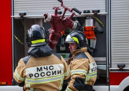 Пожарные спасли 16 человек из горящей клиники в Нижнем Новгороде