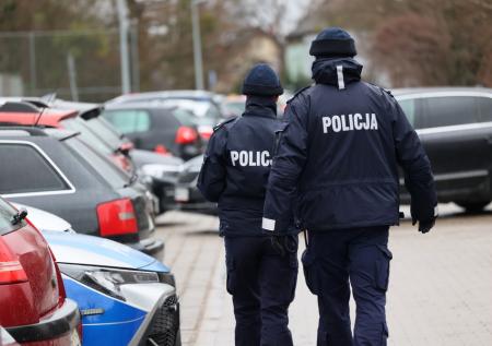 Поляк ударом ноги выбил украинку из обуви после ссоры на парковке