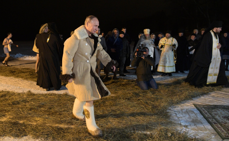 Владимир Путин поучаствовал в крещенских купаниях на озере Селигер. 2018