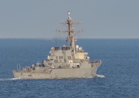 Ракетный эсминец ВМС США направился из Чёрного моря в Средиземное