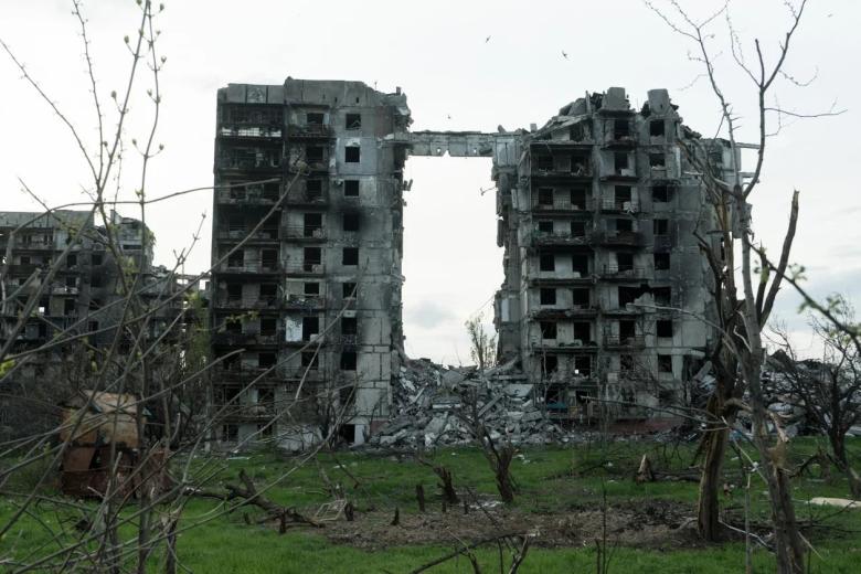 Разрушенный жилой дом в Донецкой Народной Республике