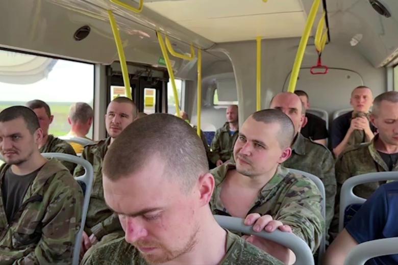 Российские военнослужащие, возвращенные из украинского плена