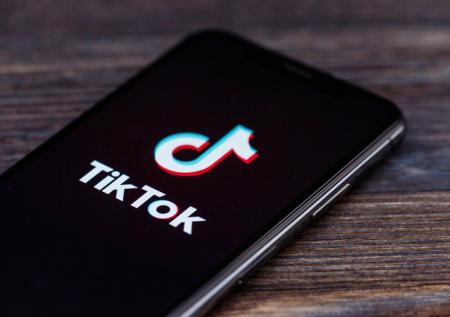Семь французских семей хотят засудить TikTok