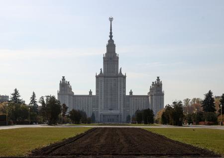 В Госдуме предложили установить потолок стоимости обучения в вузах