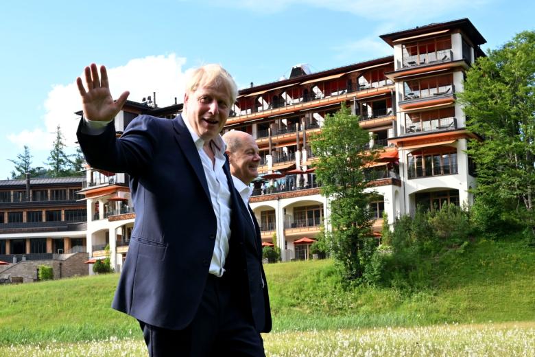 Борис Джонсон и Олаф Шольц на саммите G7 в Баварии
