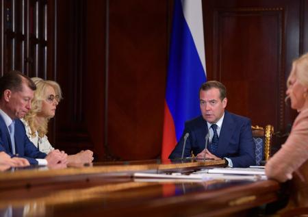 Медведев: Россия готова к общению с Западом в любом формате