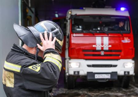 Мощный пожар в районе промзоны под Петербургом попал на видео