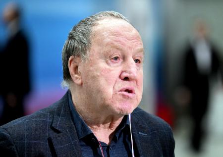 Слухи о раке кожи, «Цинга», спектакль в Дамаске: как живет Владимир Стеклов