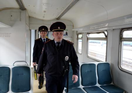 Полиция задержала мужчину, избившего подростка в подмосковной электричке