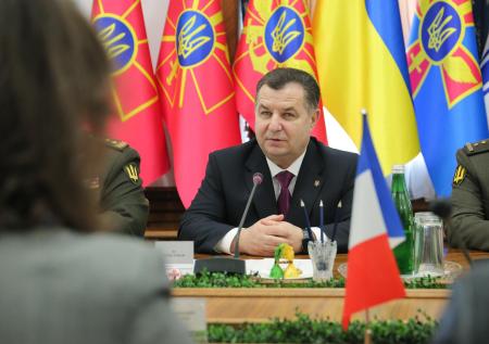 Глава Минобороны Украины подал в отставку