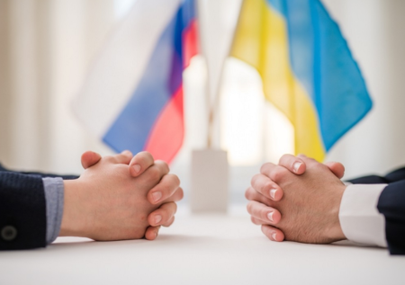 Экс-премьер РФ назвал возможные сроки переговоров по Украине