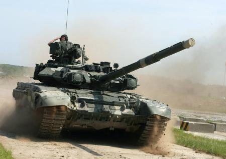 Военный эксперт назвал ряд преимуществ отечественного танка Т-90 над Abrams