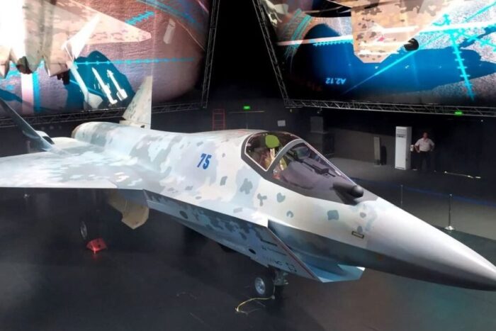 Су-75 — российский многофункциональный истребитель пятого поколения