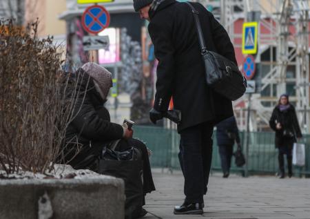 В Госдуме предложили сажать зарабатывающих на попрошайках
