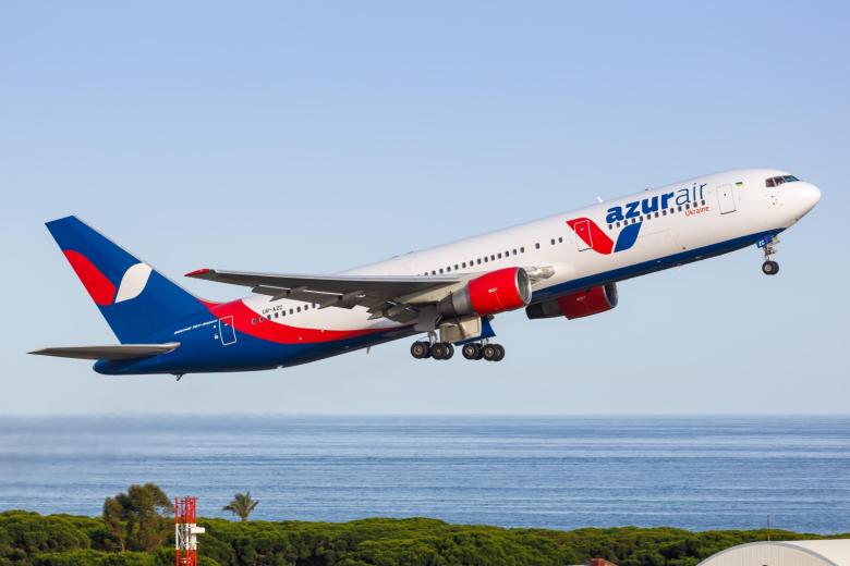 Самолет авиакомпании Azur Air