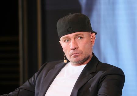 «Было непросто»: Костомаров показал, как освоил сноуборд после ампутации