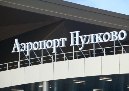 Рейс из Петербурга в Москву задерживается из-за ковид-диссидента