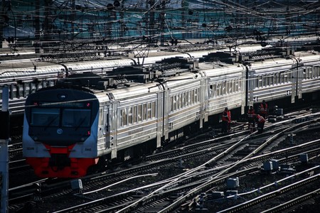 Стало известно о задержках в движении поездов на ж/д станции Домодедово
