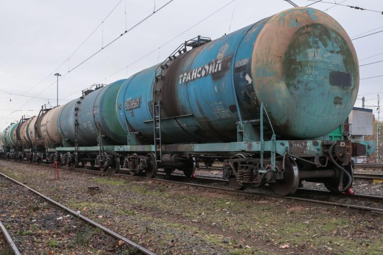 Цистерны с нефтью