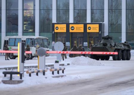Три аэропорта приостановили работу в Казахстане из-за протестов
