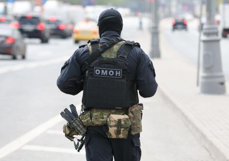 Силовики провели «маски-шоу» в столичном гей-клубе после просьбы Милонова