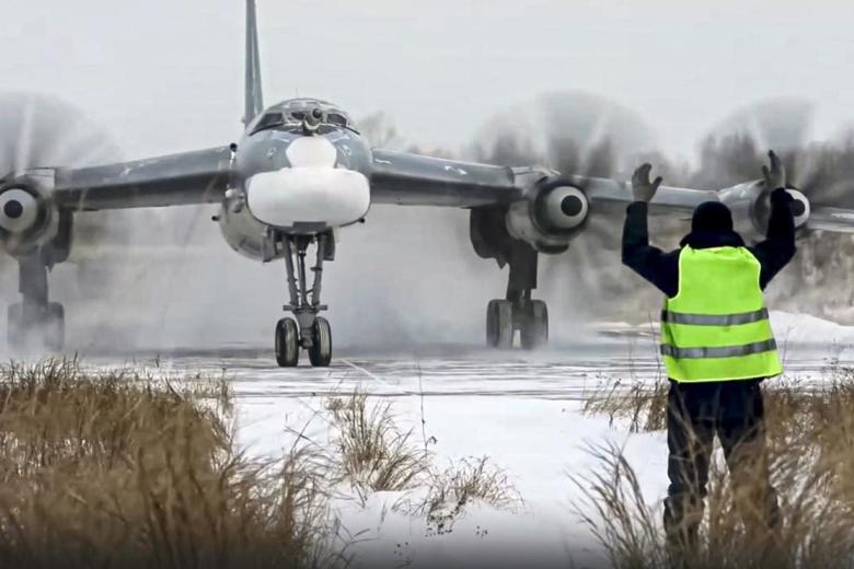 Стратегический бомбардировщик-ракетоносец Ту-95мс