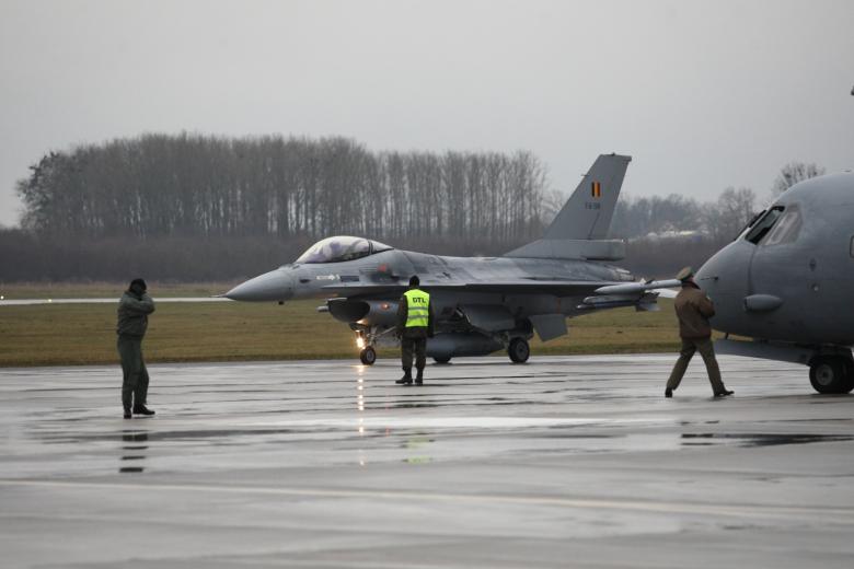 F-16