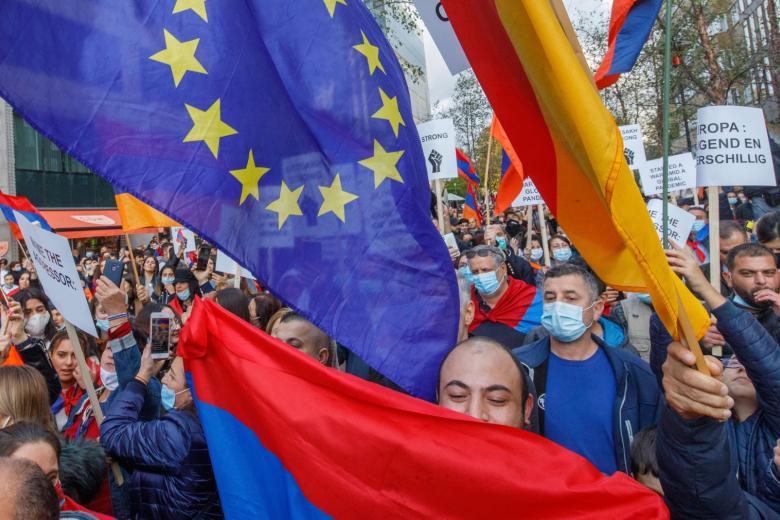 Спикер парламента Армении Ален Симонян заявил, что Ереван готов углублять сотрудничество с недружественным Москве Евросоюзом вплоть до вступления в объединение