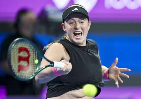 Остапенко победила Швёнтек и вышла в финал турнира WTA 1000