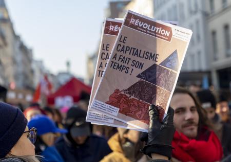 В Париже марш против пенсионной реформы собрал более 150 тысяч человек